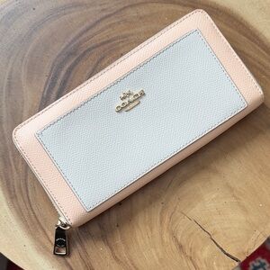 Coach Women's Cream and Tan Zip Wallet